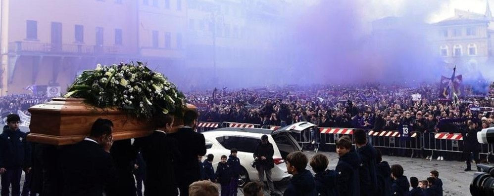Firenze si è tinta di viola per dire addio al suo capitano