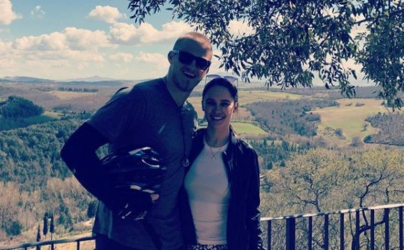 Vikings: Alexander Ludwig da Roma alla Toscana in bici