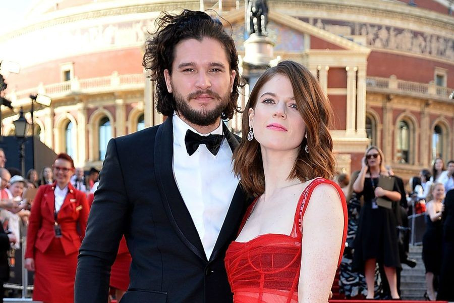 Kit Harington e Rose Leslie hanno spedito inviti per il loro matrimonio a tema Game of Thrones