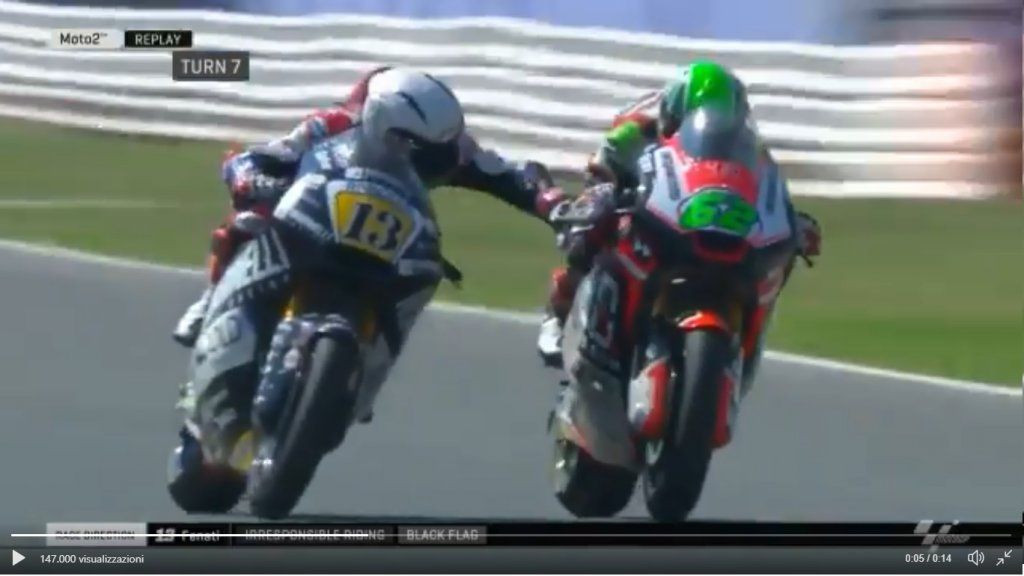 Moto 2 San Marino, gesto folle di Fenati: bandiera nera e due gare di stop