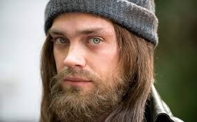 The Walking Dead 9x08: Tom Payne amareggiato per il destino di Jesus