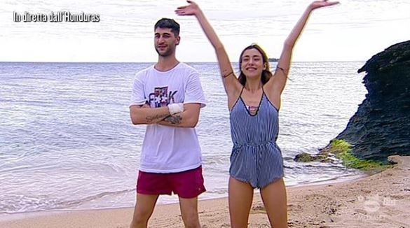 Isola dei Famosi 2019: Soleil Sorge tocca i gioielli di famiglia di tutti i naufraghi
