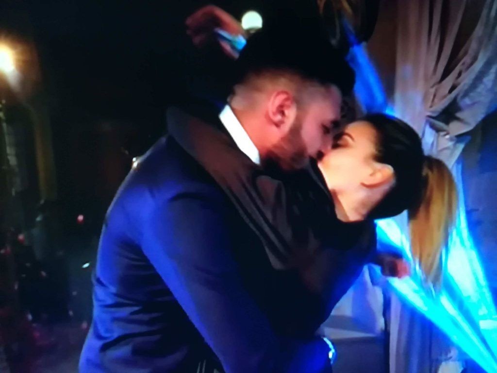 Uomini e Donne, Lorenzo alla fine sceglie Claudia 'Dovrei dirti di no, ma come faccio'