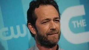 Ricoverato d'urgenza per ictus Luke Perry, ex star di Beverly Hills: 90210