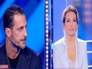 Live - Non è la D'Urso: Fabrizio Corona chiede scusa in diretta a Barbara D'Urso