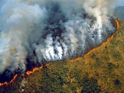 L' Amazzonia brucia, il sole oscurato a San Paolo nel primo pomeriggio