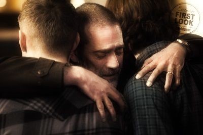 Supernatural: Jeffrey Dean Morgan, Jensen Ackles e Jared Padalecki omaggiano la serie con un tatuaggio