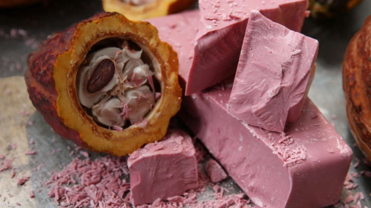 E' in arrivo un nuovo oggetto di desiderio per i golosi: il cioccolato rosa